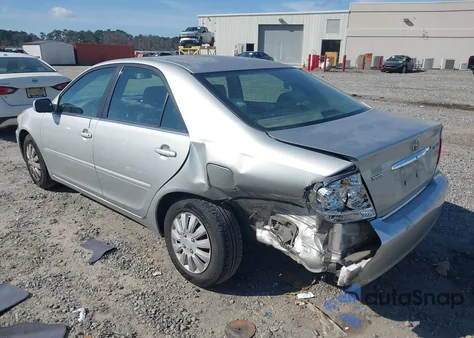 2005 Toyota Camry Le z USA, uszkodzony, nr VIN 4T1BE32K55U034263